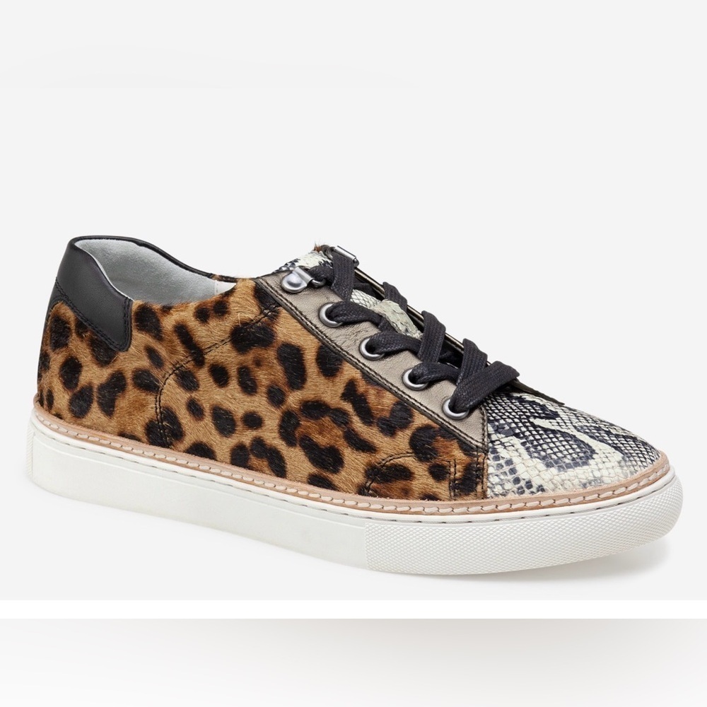 Women’s JOHNSTON & MURPHY Callie animal print lace up sneakers- Size 7